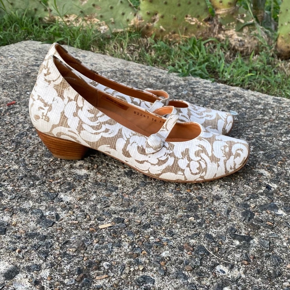 Think! Aida Floral Mary Jane Pump Heel Leather
